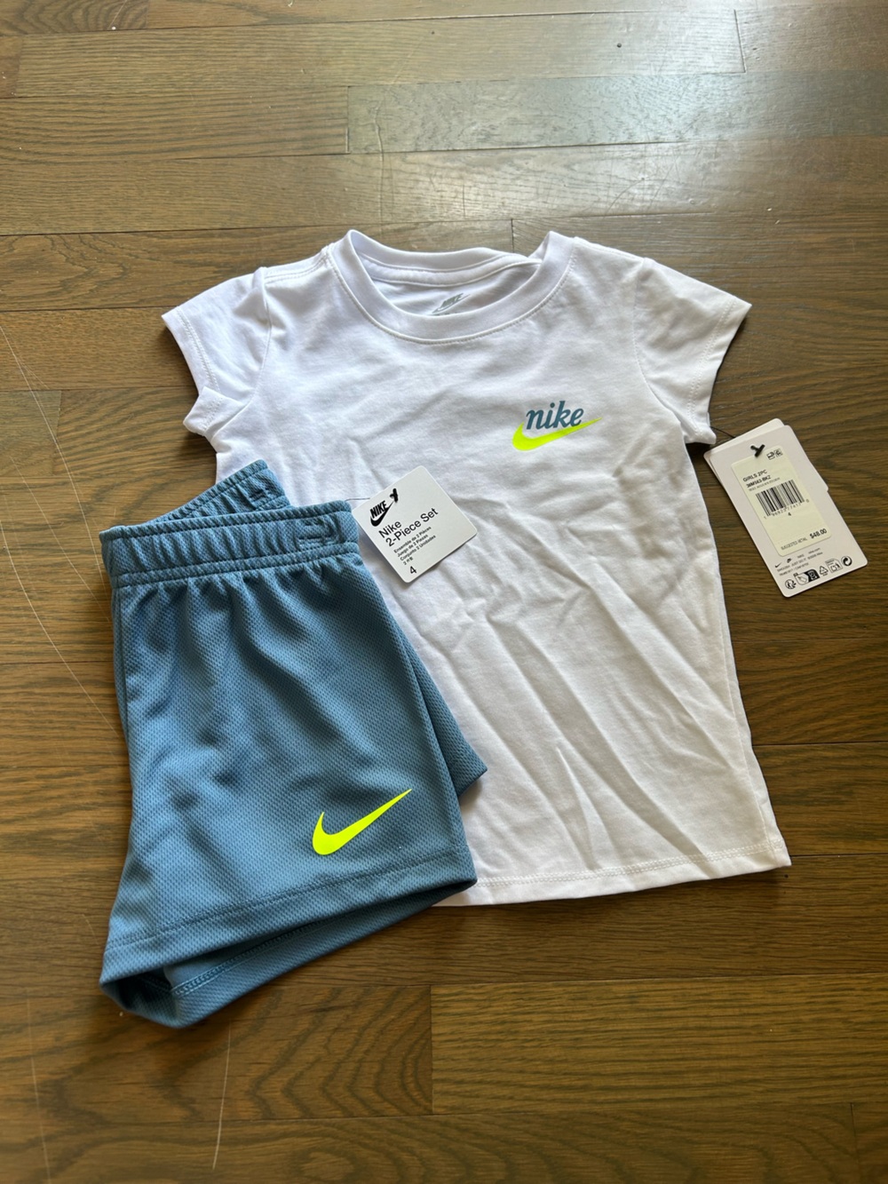 NWT Nike Girls Set size 4